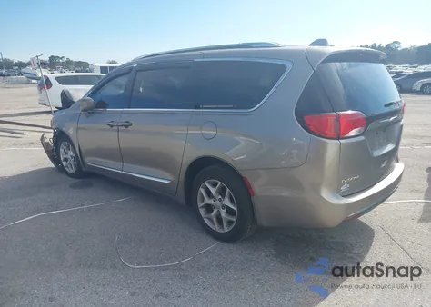 2017 Chrysler Pacifica Touring-L Plus z USA, uszkodzony, nr VIN 2C4RC1EG6HR652844